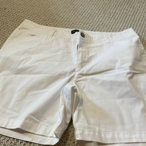 Lee White chino shorts
